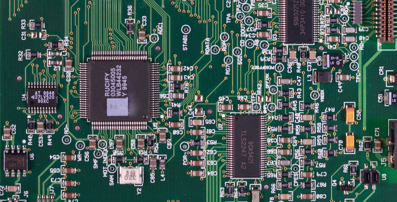 green-circuit-board-343457