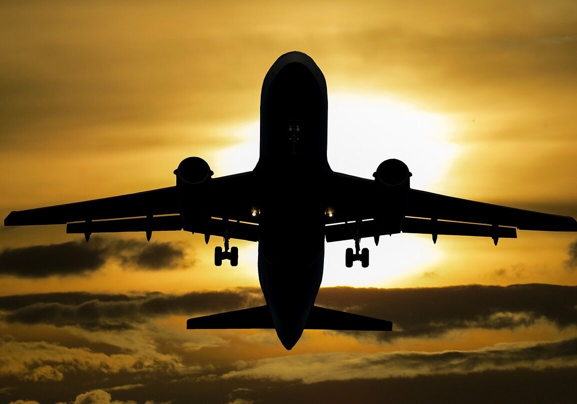 aircraft-1362586_1280