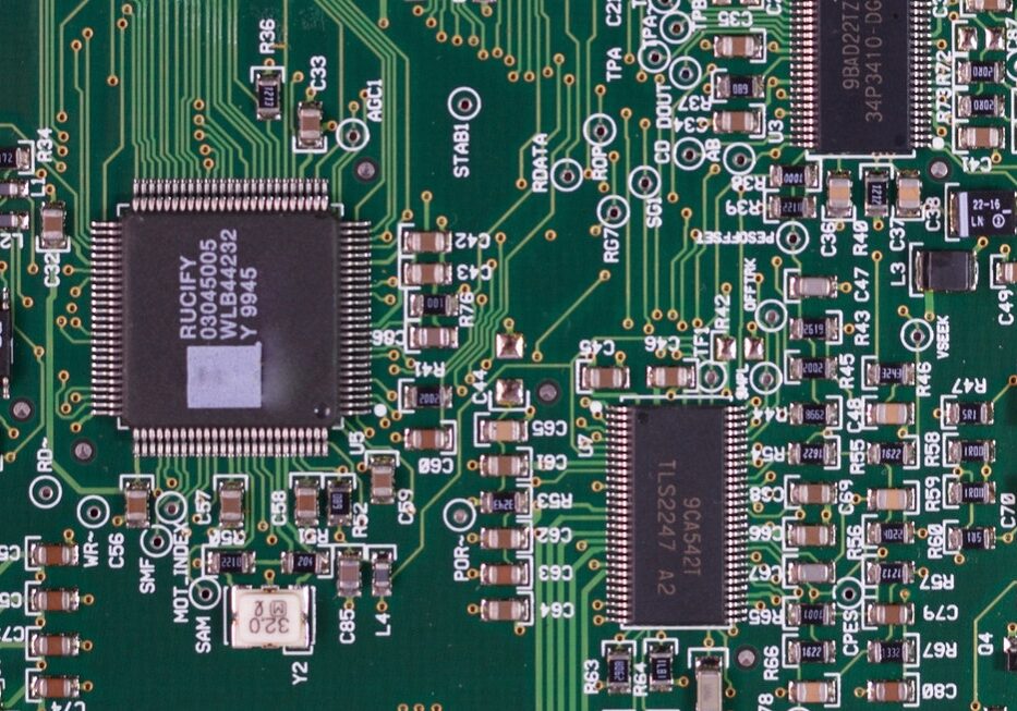 green-circuit-board-343457