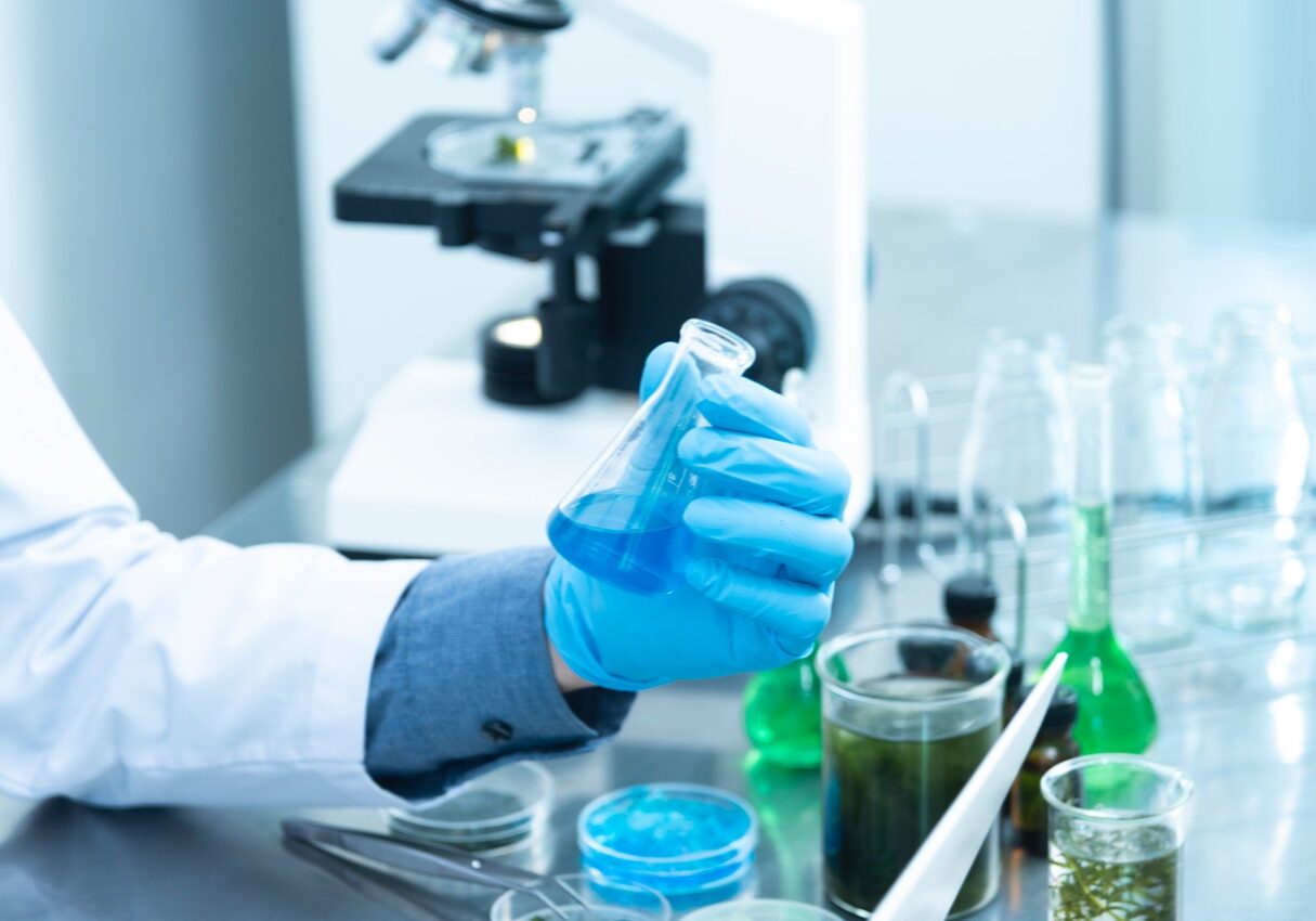 person-holding-laboratory-flask-2280571